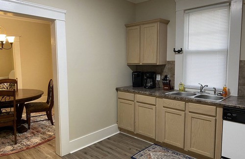 Tupelo House | Chestnut Cottage - Minutes to Downtown and NMMC! Close to Fairpark & Arena.