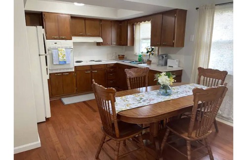 Huntingburg House | Chestnut Street Retreat