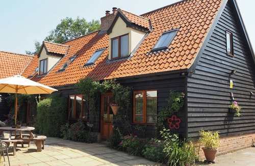Bungay Cottage | CHESTNUT TREE BARNS: ASH COTTAGE, pet friendly in Bungay