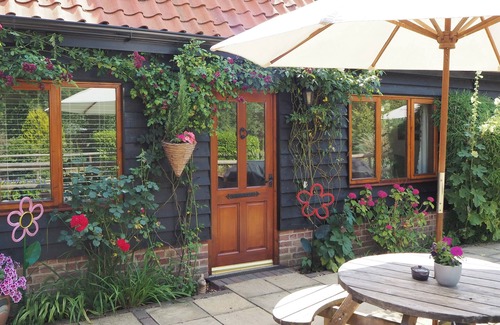 Bungay Cottage | CHESTNUT TREE BARNS: ASH COTTAGE, pet friendly in Bungay