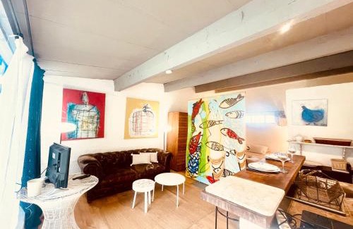 Costieres Apartment | CHEZ BABOU studio d'artistes avec piscine, parking