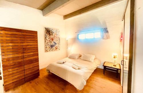 Costieres Apartment | CHEZ BABOU studio d'artistes avec piscine, parking