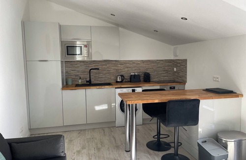 Echebrune House | Chez Eaux de Vie - Beautiful newly converted barn for 2 - overlooking vineyards!