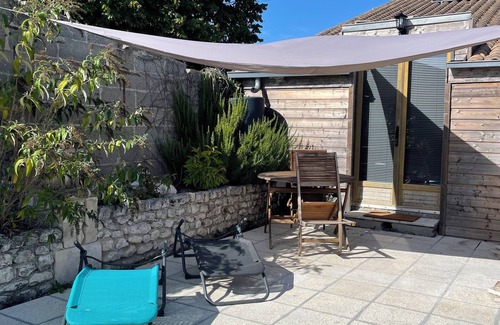 Echebrune House | Chez Eaux de Vie - Beautiful newly converted barn for 2 - overlooking vineyards!
