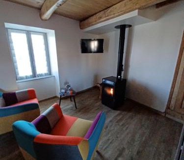 Saint-Remy-de-Chargnat House | Chez Francine La Chenevière