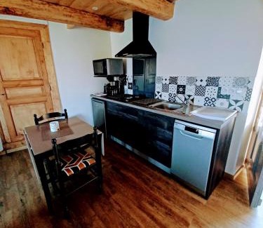 Saint-Remy-de-Chargnat House | Chez Francine La Chenevière