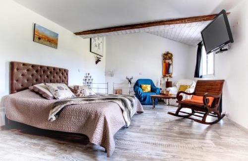 Leguillac-de-l'Auche House | Chez "hygge en périgord", gîtes climatisés à la campagne avec piscine chauffée privatisée et balnéo en option ou déjà incluse- 1 gîte de 2 personnes, 1 jusqu'à 6 personnes et 1 jusqu'à 12 personnes