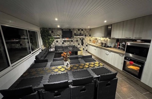 Montbazin Apartment | Chez Isa - apartment with pool and jacuzzi