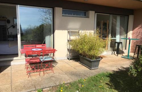 Ceyrat House | Chez Isa, espace prive,1 chambre, salle de bain, coin cuisine, terrasse, jardin, entrée autonome, parking