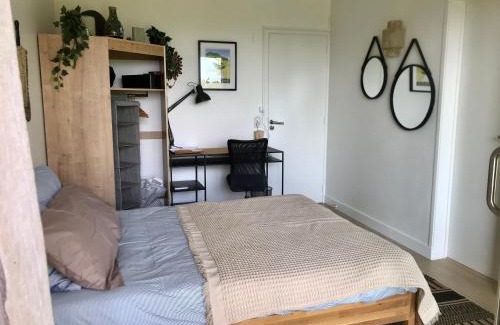 Ceyrat House | Chez Isa, espace prive,1 chambre, salle de bain, coin cuisine, terrasse, jardin, entrée autonome, parking