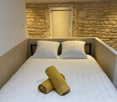 Centre Ville Apartment | Chez Jean-Yves et Zoé - LE SAINT ANDRÉ - Au calme, Très propre, Proche parkings, Clim