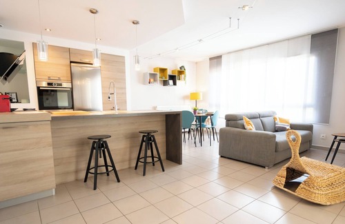 Leon Blum - Bon Coin Apartment | Chez Léon - Métro, Bus, Double box, 6 People