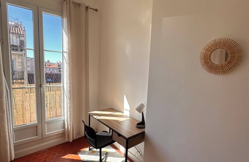 Notre-Dame du Mont Apartment | Chez l'Authentique, a large, cosy T2 on Cours Julien