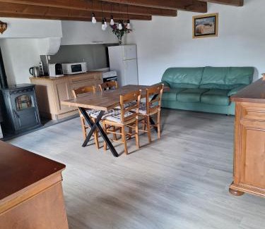 Recoules-d'Aubrac House | Chez Louise et Léon