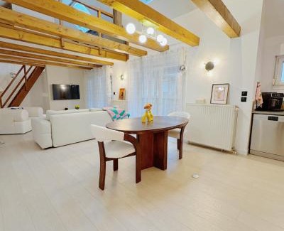 Koenigshoffen Est Apartment | Chez Maya - Triplex cosy proche gare