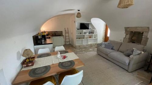 La Garde-Adhemar House | Chez Mi-Chèle