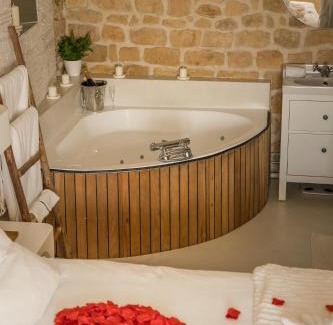 Les Patis Apartment | Chez Millouz - Triplex semi-troglodyte