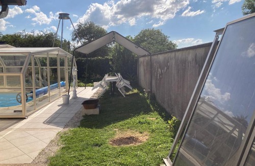 Esclavolles-Lurey House | Chez Nenette