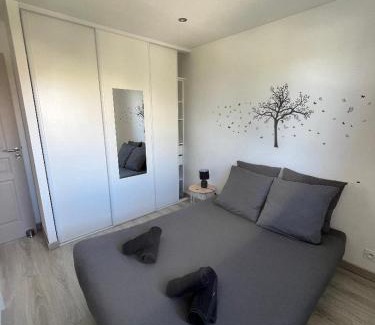 Saint-Chamas Apartment | Chez Nico - 100 m plages - clim - jardin - parking - Quartier calme