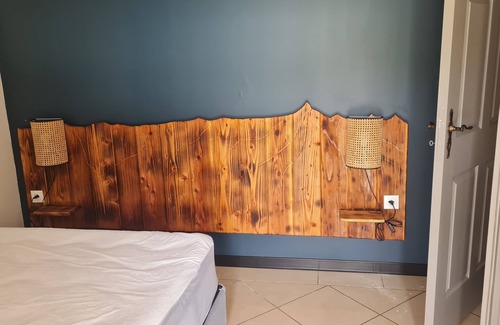 Cilaos Bed & Breakfast | Chez Paul et Lydie. Guest rooms and tables