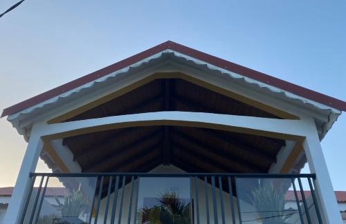 Sainte-Rose House | Chez Soul~Etage entier avec vue sur mer