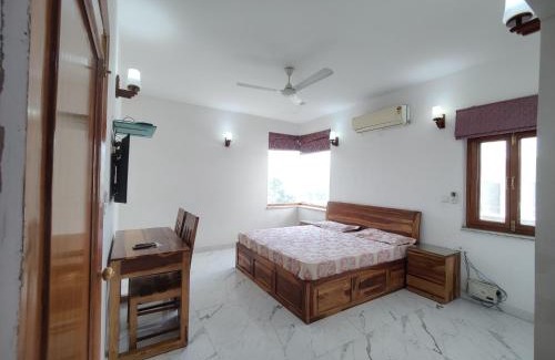 DLF Phase 5 Bed & Breakfast | Chhibber 117