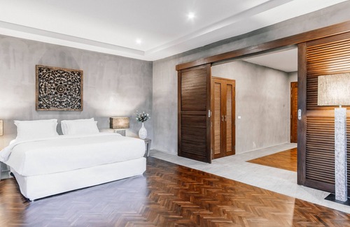 Saraphi Villa | Chiang Mai Luxury Private Pool Villa (5 Bedrooms, Terrace Views, Hi-Speed WiFi)