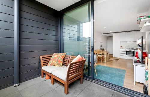 Doncaster Apartment | Chic 1-Bed Near Park, Function Centre and Shops