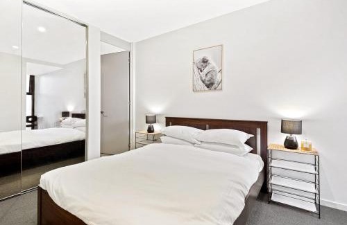 Doncaster Apartment | Chic 1-Bed Near Park, Function Centre and Shops