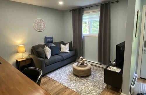 Messines Apartment | Chic 1 bedrm studio apt with kitchenette on Blue Sea Lake 200m from bike path