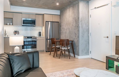 Downtown San Francisco Apartment | Chic 1-bedroom apartment with AC, fitness room in fabulous San Francisco