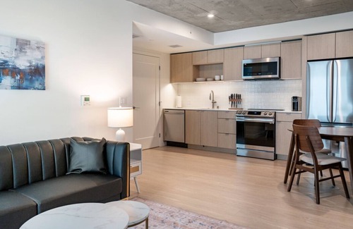 Downtown San Francisco Apartment | Chic 1-bedroom apartment with AC, fitness room in fabulous San Francisco