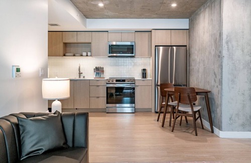 Downtown San Francisco Apartment | Chic 1-bedroom apartment with AC, fitness room in fabulous San Francisco