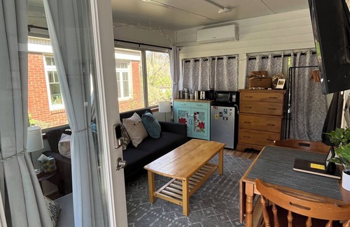 Forest Hills Apartment | Chic 1-bedroom apartment with WiFi, AC in brilliant Pittsburgh