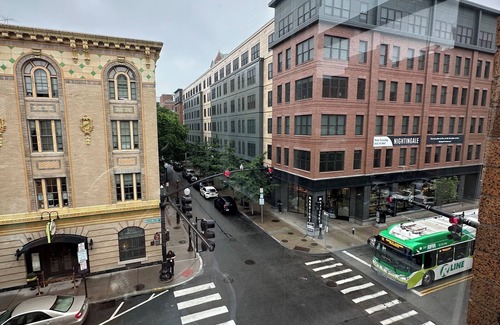 Downtown Apartment | Chic 1-bedroom apartment with WiFi, AC in phenomenal Providence