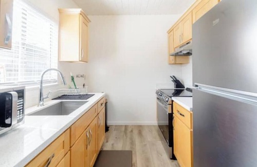 El Cerrito Apartment | Chic 1 Bedroom Apartment w/Comfy King Bed
