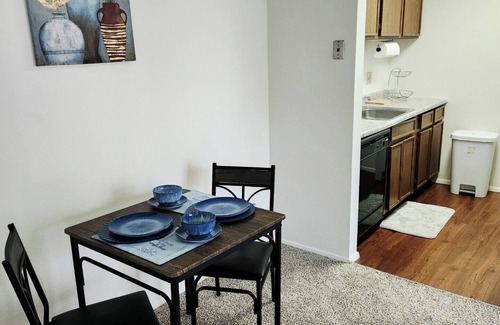 Overland Apartment | Chic 1-Bedroom Apartment in Vibrant St. Louis close to Airport