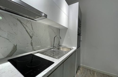 Tirana Apartment | Chic 1-bedroom apartment with AC, WiFi in fabulous Tiranë