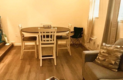 Discovery Bay Apartment | Chic 1-bedroom with two full bath, WiFi and AC in marvelous Discovery Bay
