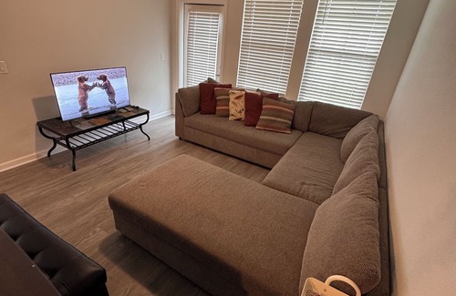 Daytona Beach Apartment | Chic 1BR- 24hr gym, pool & grill Near Beach, Speedway & Stadium
