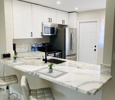 Aventura Apartment | CHIC 1BR 2BA CONDO 1 Block to Aventura Mall