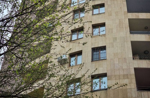 Nor-Nork Condo | Chic 1BR Cascade Views and Near Opera