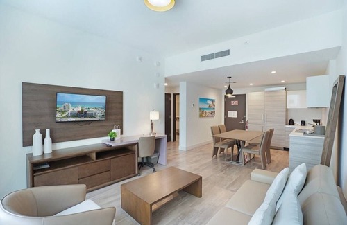 Hollywood Lakes Condo | Chic 1BR Condo w/Partial Ocean View at Costa-CS4