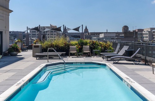 Logan Circle Apartment | Chic 1BR in DC near Metro, Gym + Rooftop Pool