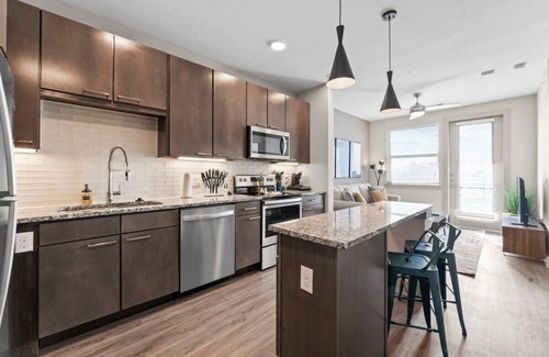 Montopolis Apartment | Chic 1BR king suite close to Downtown w/fast WiFi