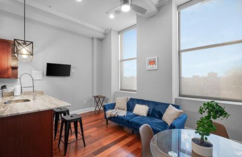 Olde Kensington Apartment | Chic 1br W Pool In Luxury Complex