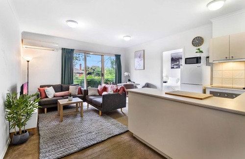Windsor Apartment | Chic 2-Bed Apartment near Albert Park & Chapel St