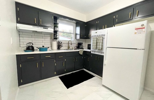 West Hempstead Apartment | Chic 2-Bed Apt Free Wi-Fi/King Bed/Parking & Mid-Century Charm