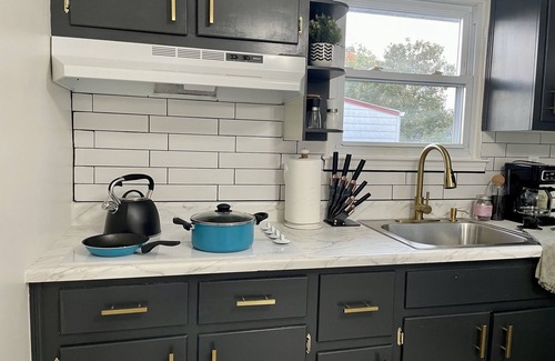 West Hempstead Apartment | Chic 2-Bed Apt Free Wi-Fi/King Bed/Parking & Mid-Century Charm