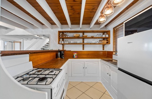 Mooloolaba House | Chic 2-Bed Cabin-Style Home by Mooloolaba Beach